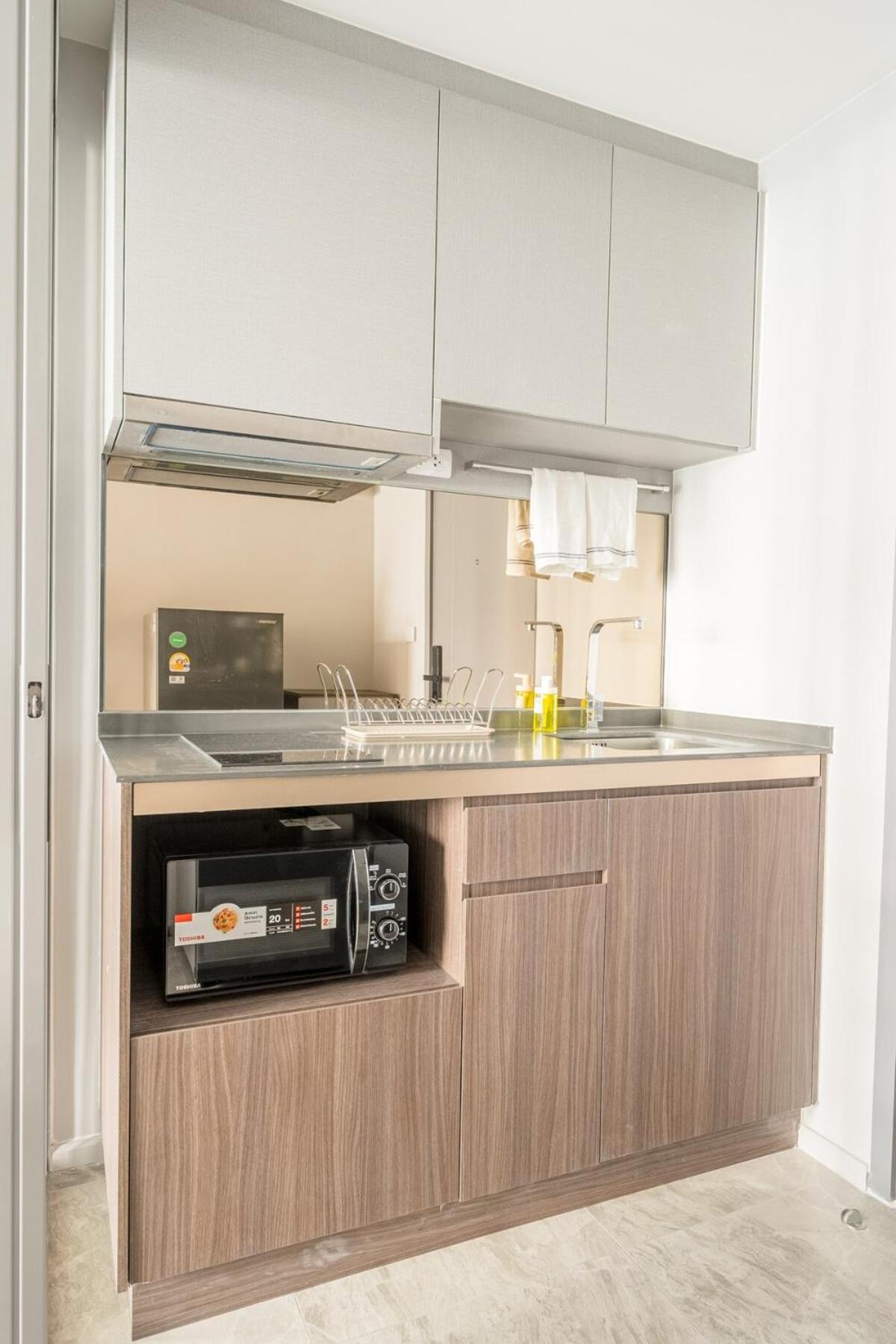 1br - Pool, Gym, Rooftop, Bts, Coworking Space - 10 Min Nana Plaza - - New Building - 24 7 Security Apartment *